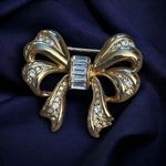 Savvy Vintage  Swarovski Crystal bow brooch Photo 0