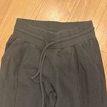 Alo Yoga alo sweats Photo 1