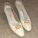 Salvatore Ferragamo  Boutique tan shoes with block heels, size 8 Photo 0