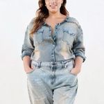 Old Navy  Acid Stone Wash Distressed Boyfriend Jeans Photo 0