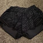 Lululemon Hotty Hot Short 2.5” Photo 0