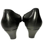 St. John  Women’s Black‎ Gold Buckle Classic Elegant Pumps Size 5.5 Photo 3