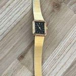 Seiko  Vintage Ladies Watch Black Dial Gold-Tone Bracelet Case Hands Markers Photo 5