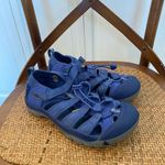 Keen  purple adjustable purple water shoes size 6 Photo 5