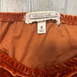 Orange velvet blouse with puffed sleeves and ruched detail # Photo 2