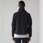Lululemon  Effortless Jacket Black Size 2 | Water-Repellent | Rare 2017 Retired Photo 2