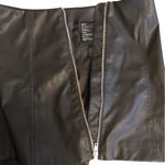Divided  faux black leather skirt with front‎ zipper Photo 2