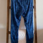 Maaji NWOT blue & black tropical botanical & jaguar print high waisted leggings Photo 4