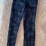 Lululemon Black Camo Leggings Size 6 23” Photo 6