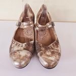 Taos Stunner Women's Mary Jane Heels Antique Gold Leather Cap Toe Laser Cut 9.5 Photo 3