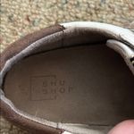 ShuShop Cream and Tan Sneakers with Black Star White Size 8.5 Photo 3