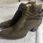 Shyanne  Madison Side Zipper chunkyBooties Size 8 ankle distressed  rodeo western Photo 0