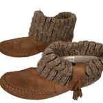 Airwalk  Suede Moccasins with Sweater‎ Photo 0