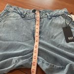 Kut From The Kloth NWT Blue Flare Wide Leg Lightweight Jeans size 2 Photo 9