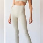 Set Active  Sculptflex Leggings Medium in color oat milk Photo 0