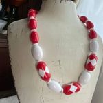 Vintage red & white chunky 80’s beaded necklace. Photo 0