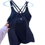 Lululemon 522. black crisscross back athletic padded top size 6 Photo 2
