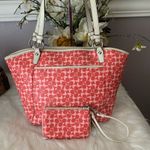 Coach  Chelsea Signature Leah Tote Bag Photo 1