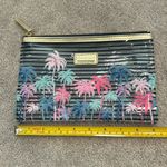 Lilly Pulitzer NWOT  makeup case Photo 0