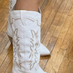 White knee high cowboy boots Size 9 Photo 0