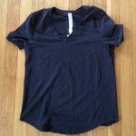Lululemon Little Bit of Love 111 Tee sz 2 in black Photo 3