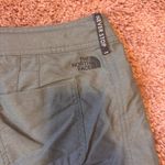 The North Face Never Stop Shorts Womens Size 4 Gray Outdoor Hiking Pockets Zip Photo 2