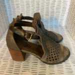 OTBT  Metaphor Metallic‎ Open Toe heels size 7.5 Photo 3