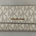 Michael Kors Wallet Photo 0