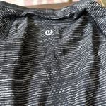 Lululemon LULU SWIFTLY LONG SLEEVE GREY/BLACK SIZE 4 Photo 2