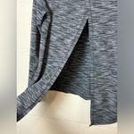 Zyia Active Woman’s Open Back Lightweight Grey Flowy Sportswear Top Size XL Photo 6