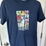Taylor Swift blue T Photo 0