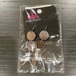 Paparazzi STAR BIZARRE - SILVER STAR DISC DROP EARRINGS - Photo 2