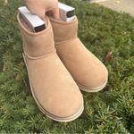 NWT  Authentic mini shine boots / uggs / Ugg​ Photo 2