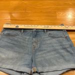 Old Navy  women’s mid-rise wow Jean shorts size 12. Photo 3
