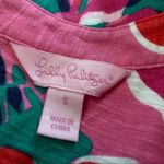 Lilly Pulitzer Women’s Small  “THING CALLED LOVE” Pink Floral Polo Top Blouse Photo 2