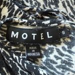 Motel  Open Back Top Cropped Photo 4