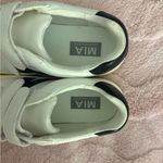 MIA  izzie sneakers Photo 3