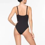 SKIMS  Naked Scoop Neck Bodysuit in Onyx, Size Medium - DD Photo 6