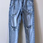 American Eagle  Mom Straight Jeans AE Distressed Light Wash  SZ 00 Reg Photo 0