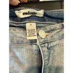 Refuge Women Size 4 (25x2) Cutoff Jean Shorts Destroyed Stretch Light Wash Photo 3