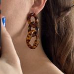 tortoise shell acrylic chain link dangle earrings Brown Photo 1