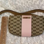 Michael Kors MK belt bag. Gold hardware. Size S/M. Zip closure. Inside slip pocket. Photo 6