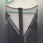 Blackfloral embroidered crochet lace v Photo 3