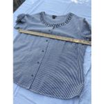 Erika NWT  size L 100% embroidered button front top Photo 3
