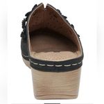 NWT GC Shoes
Women's Krista Perforated Flower Wedge
Mules Black Size 6.5 Photo 3