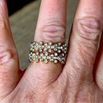 FLOWER BAND RINGS (2) gold color metal and rhinestone flowers size 8 Photo 0