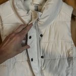 Old Navy  White Puffer Sleeveless Jacket Woman's Medium Photo 1