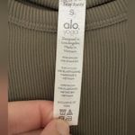 Alo Yoga  Green Cap Sleeve Ribbed Crop Top Dark Cactus Photo 5