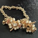 Vintage Unsigned gold tone and floral sweater clip Photo 4