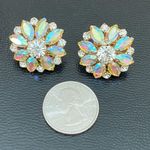 The Great Iridescent Crystal Flower Gold-tone Stud Earrings. Pre-owned in condition Photo 4